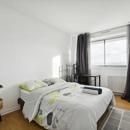 Chic And Spacious Apart With Parking 아파트 *
